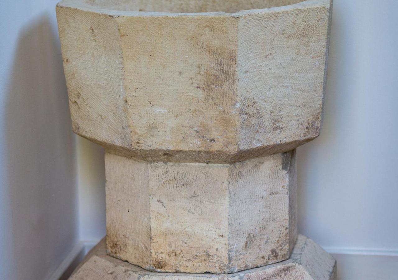 St Aelrhiws Church المظهر الخارجي الصورة